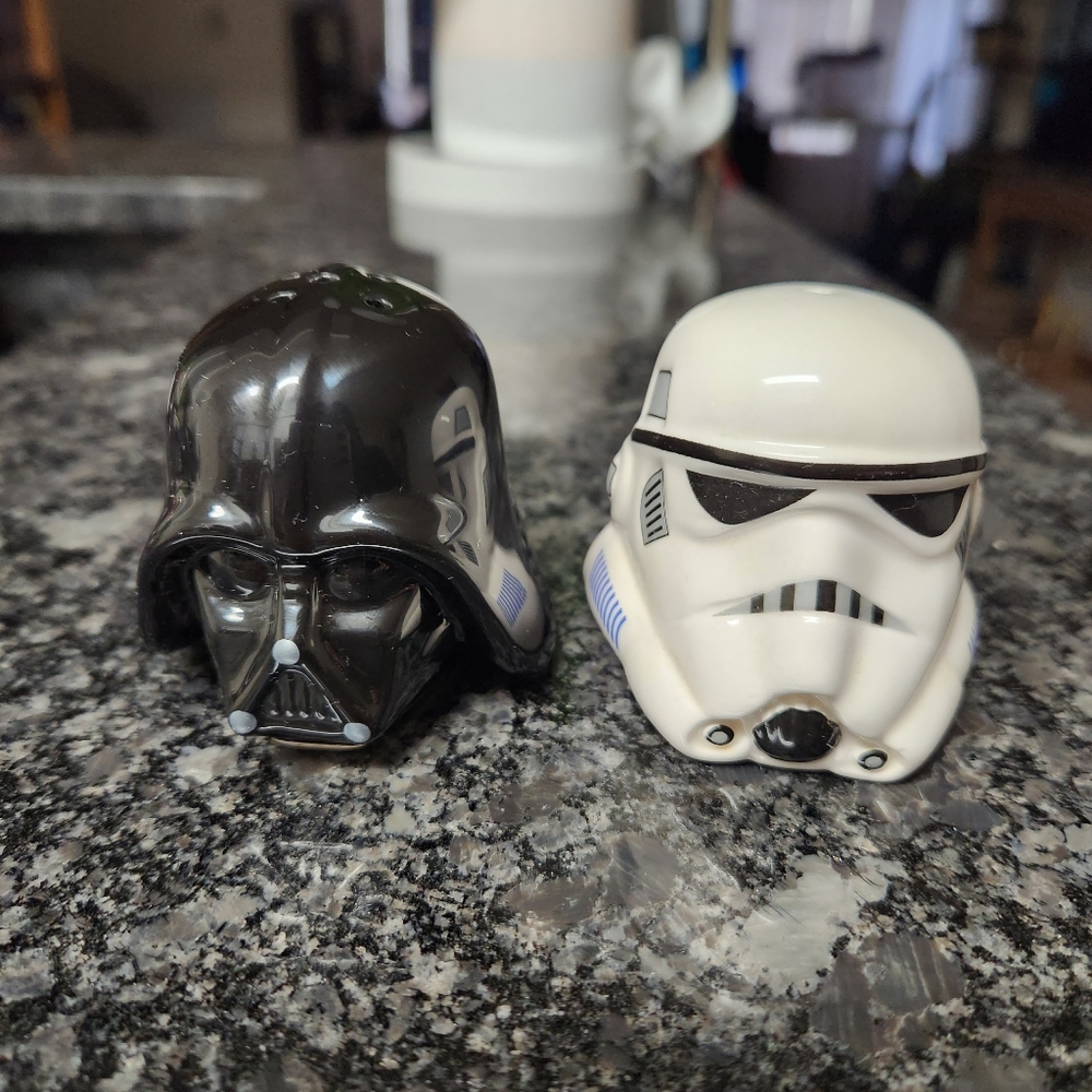 Salt and pepper shakers star wars Kitchenware